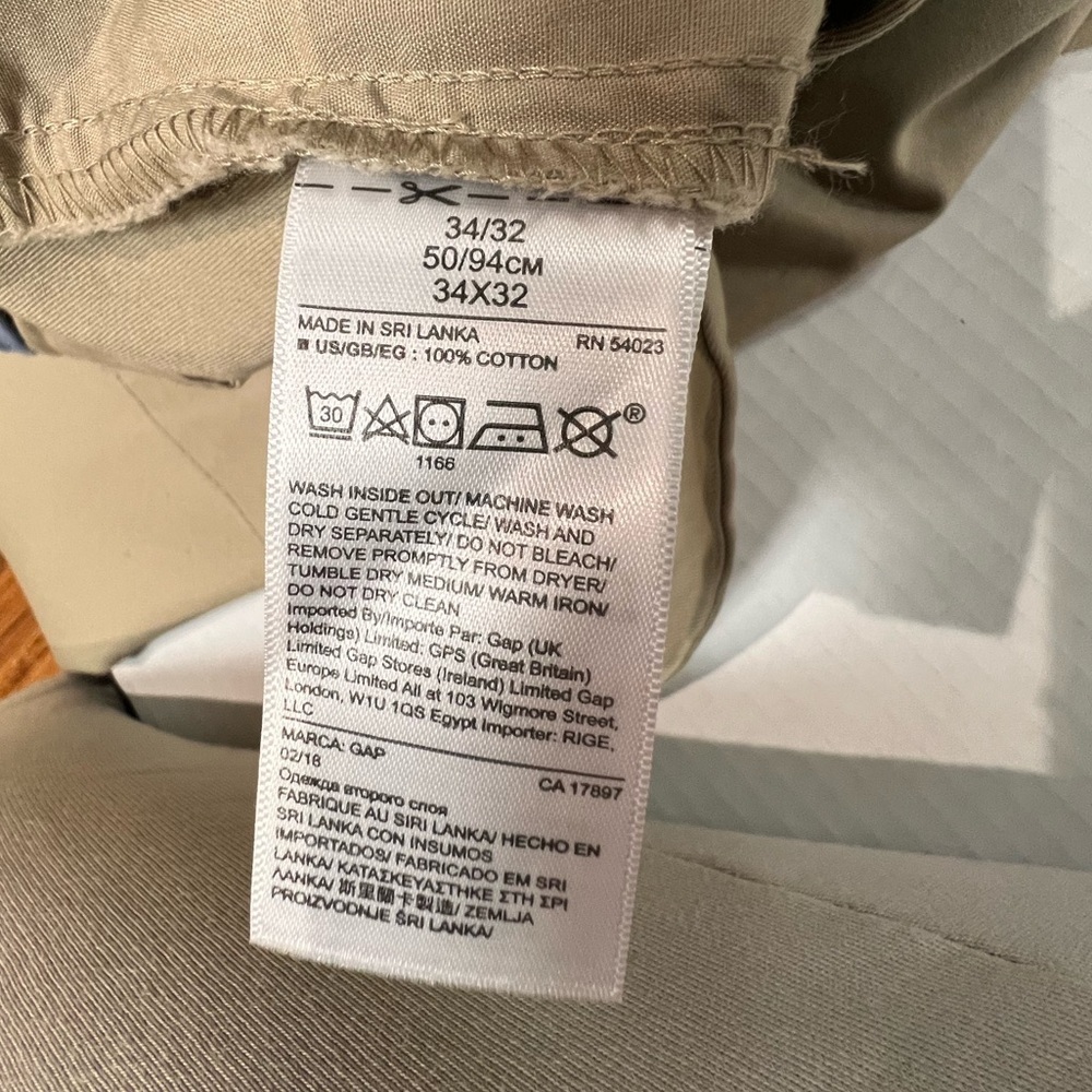 NWT Gap Khakis in Relaxed Fit Size 34x32
100% cotton - Picture 6 of 8
